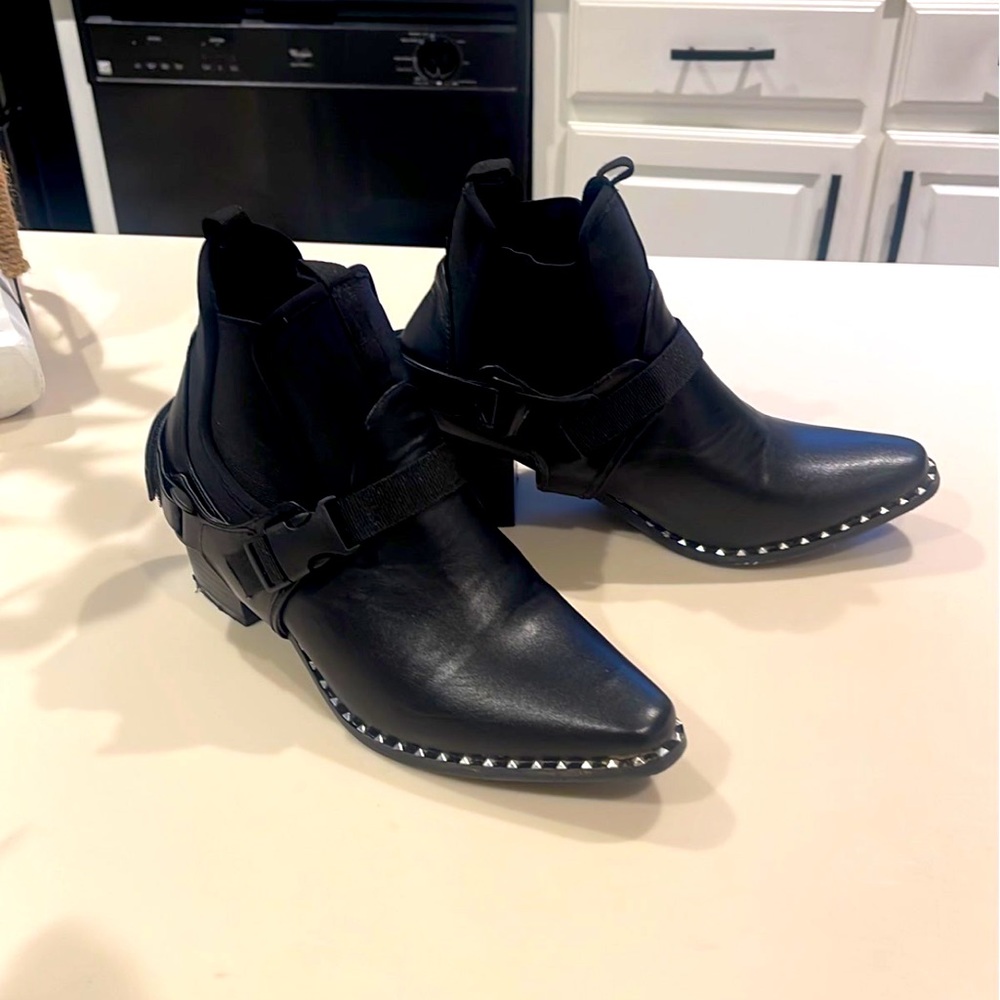 Cape Robbin Boots (7.5)
